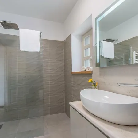 Design And Luxury With Pool Villa