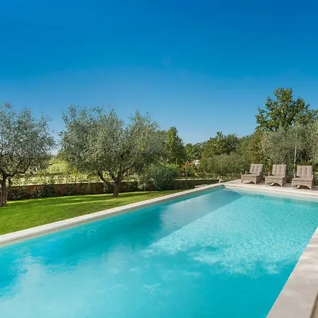 Design And Luxury With Pool Kukci